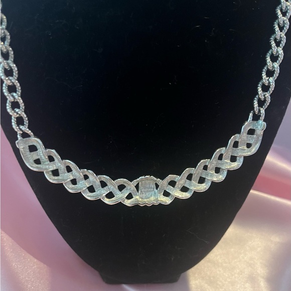 Signed Monet necklace - Picture 2 of 5